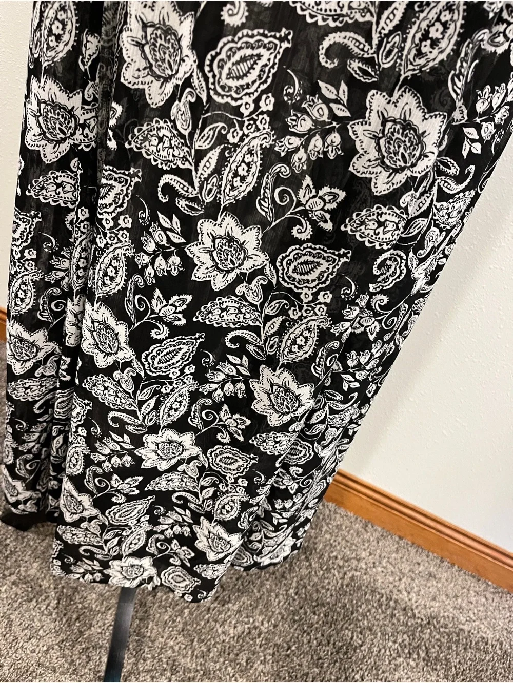 Abercrombie & Fitch Black & White Paisley Halter Maxi Dress size small